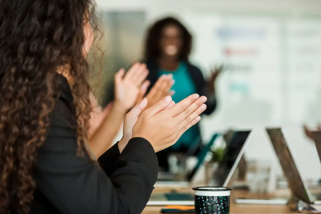 hands-clapping-at-meeting.webp